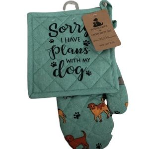Potholder and Oven Mitt Set with Dog designs